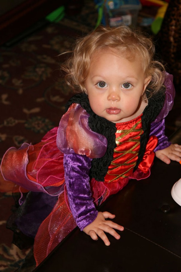 What a gorgeous witch!
